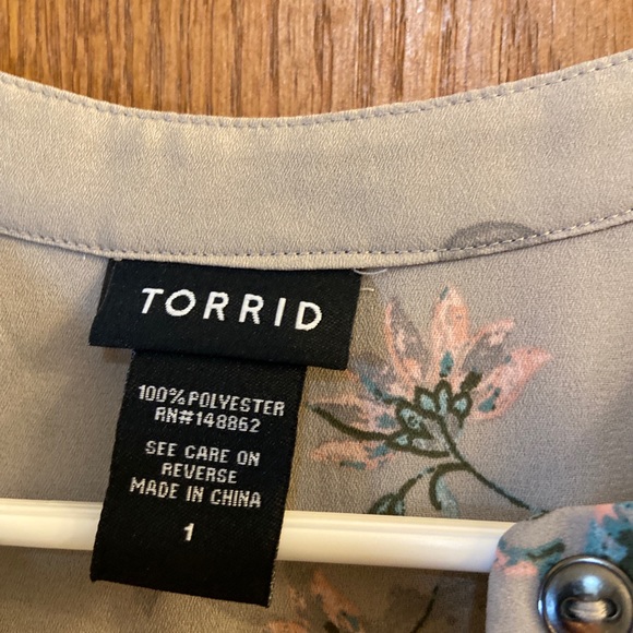 Gray sleeveless torrid top paisley print - Picture 4 of 5